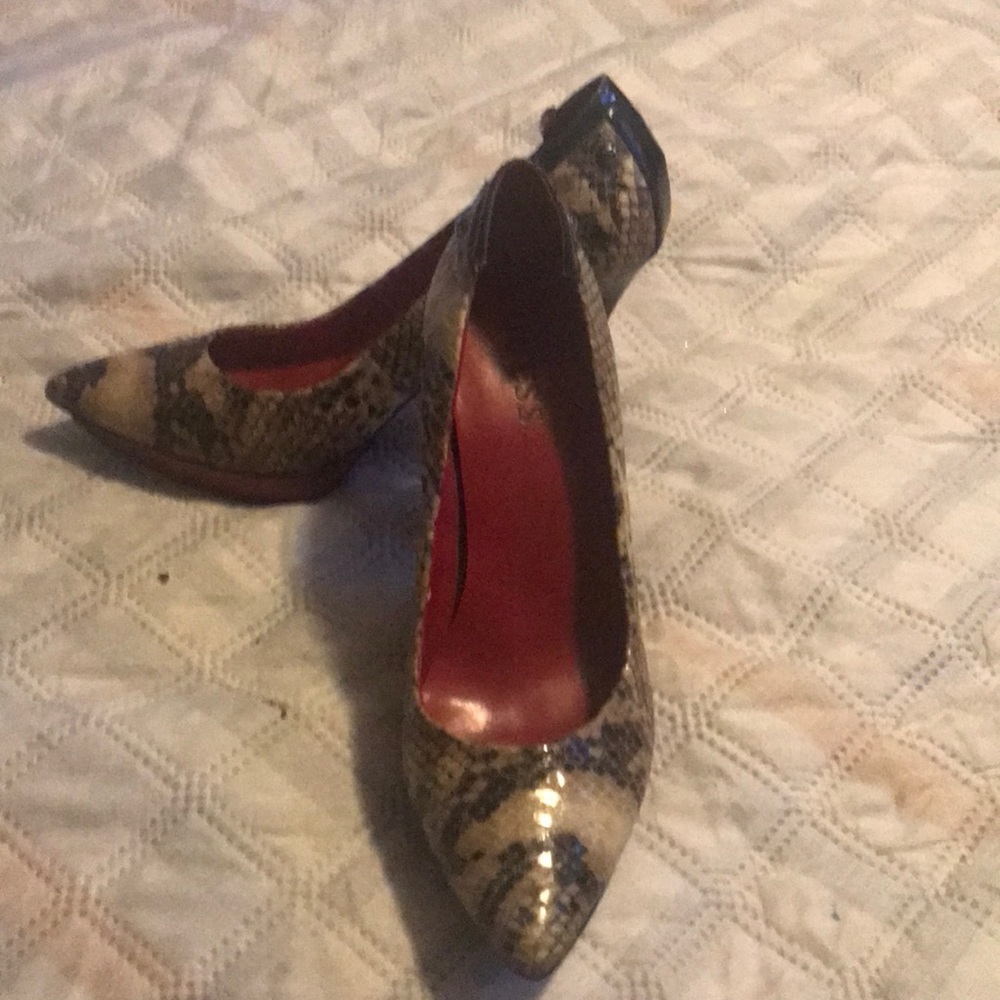 Guess heels size 7